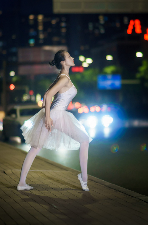 传统文化元素融入足球场设计,彰显文化底蕴,足球场文化布置