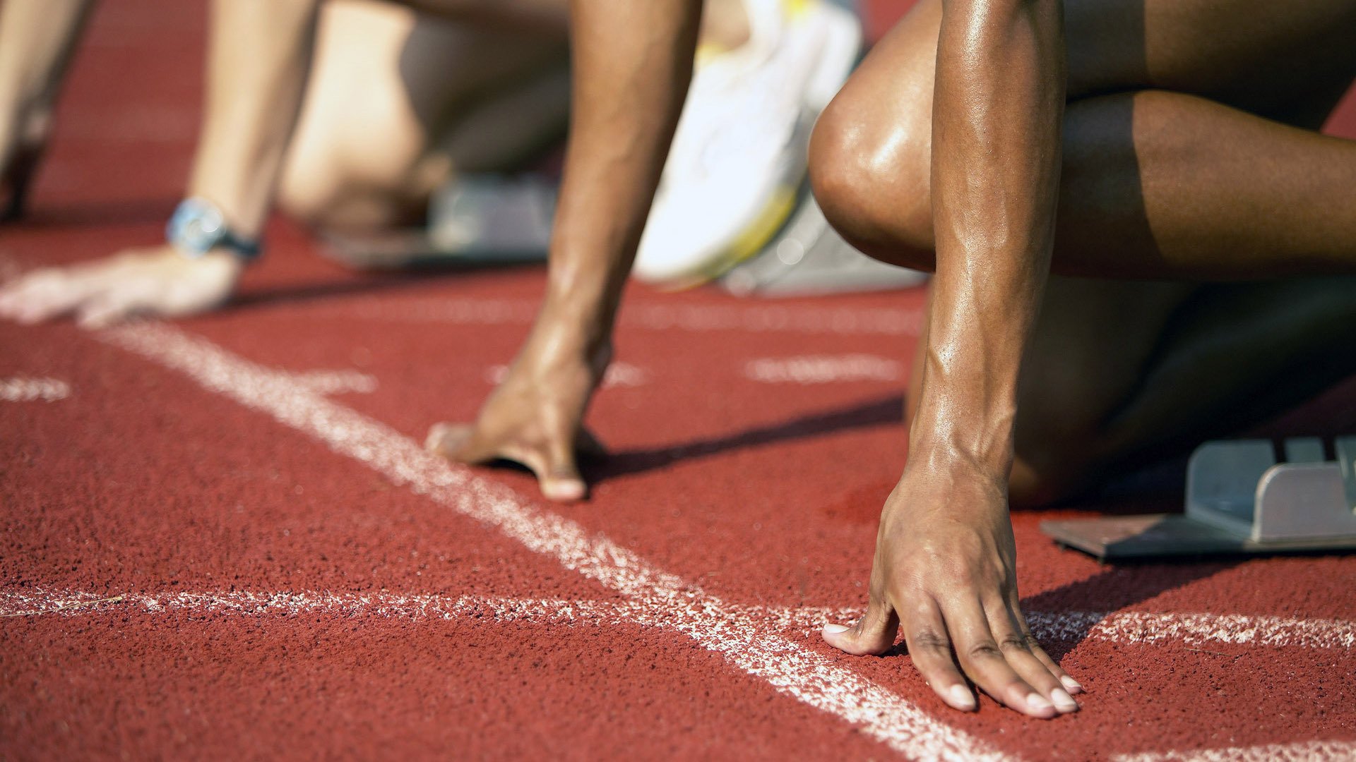 职业联赛设立新人培养计划助力青年球员成长，进入职业联赛需要什么条件