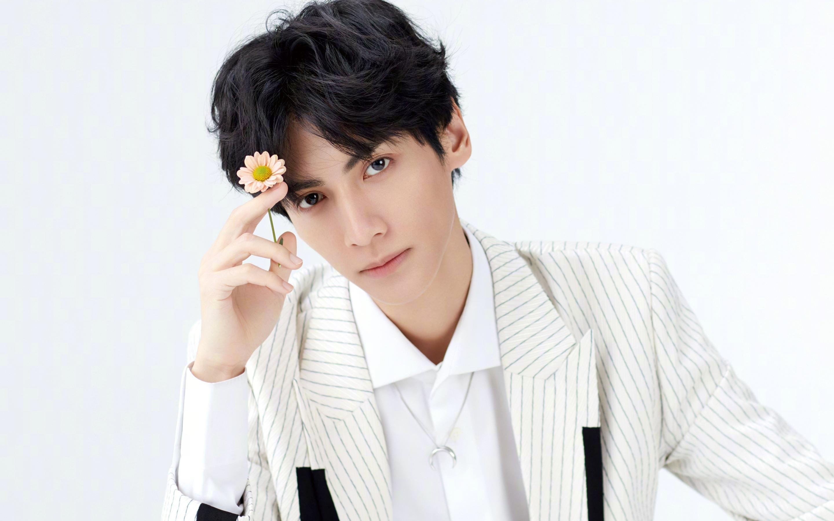 苏炳添发布自传记录奋斗故事,苏炳添励志故事简介